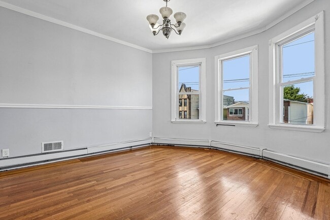 Building Photo - 310 Palisade Ave Unit 2