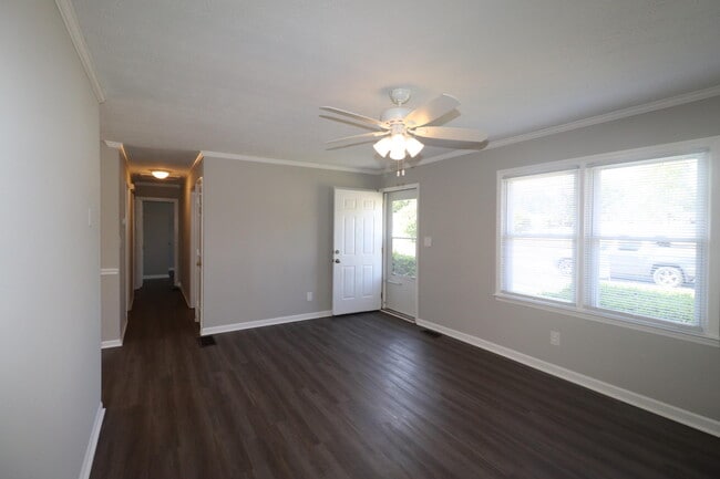 318 Laurel Ln