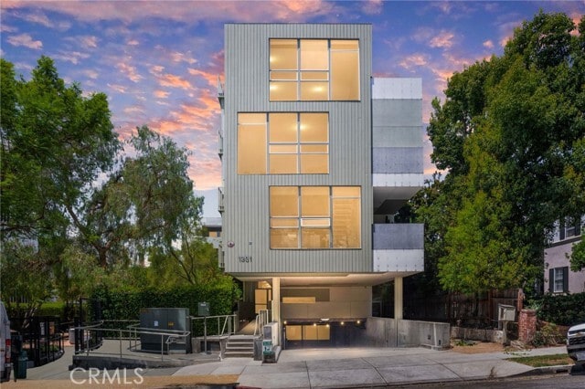 Building Photo - 1351 Havenhurst Dr Unit PH3