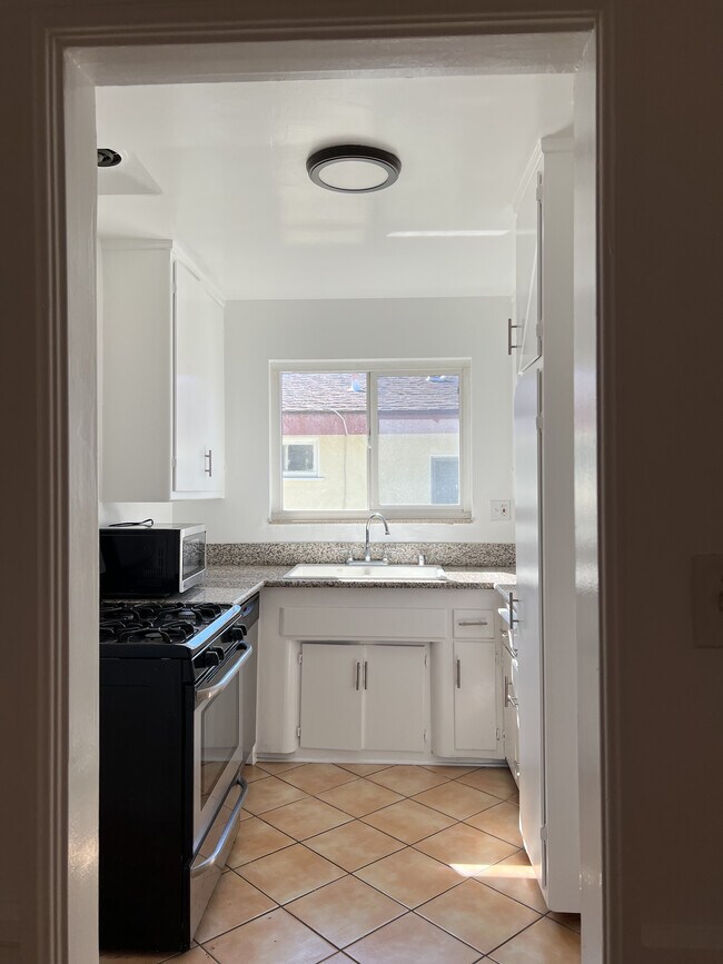 Photo - 1118 S Sherbourne Dr Apartamentos