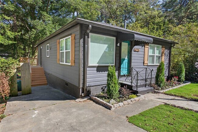 Photo - 475 Center Hill Ave NW