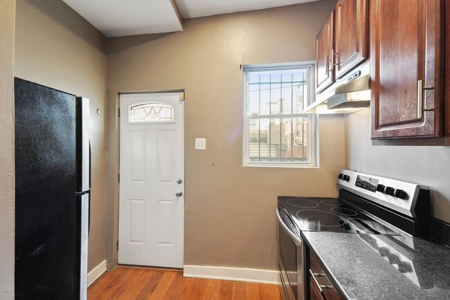 Building Photo - 1 Month Free Rent for a Lease Start by 10/... Rental