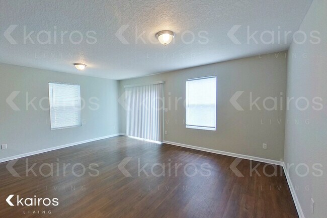 Photo - 1331 Mull St