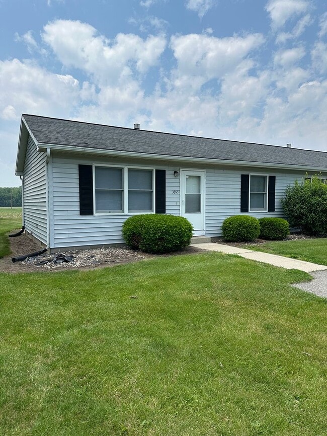 Photo - 3895-3905 N Meadow Ridge Dr Apartment Unit 3895