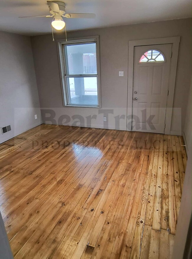 Photo - 2231 Charles St