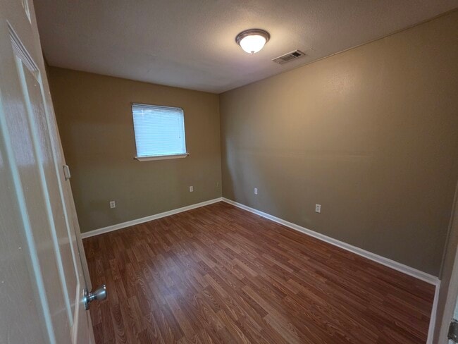 Photo - 2135 Richmond St