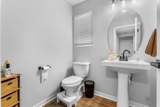 Photo - 9805 Newburgh Rd