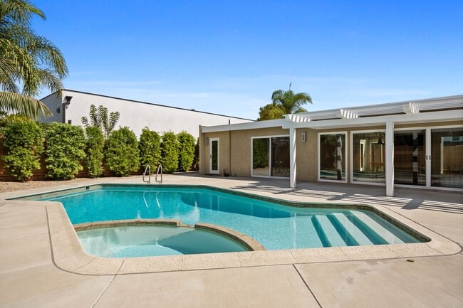 Photo - REMODELED 4 BD/3.5 BA RANCH STYLE HOME IN DOVER SHORES