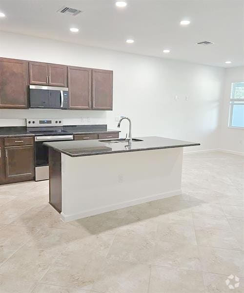 Building Photo - 4760 Longwood Lake Sq Rental