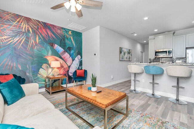 Photo - 7823 Gladstone St