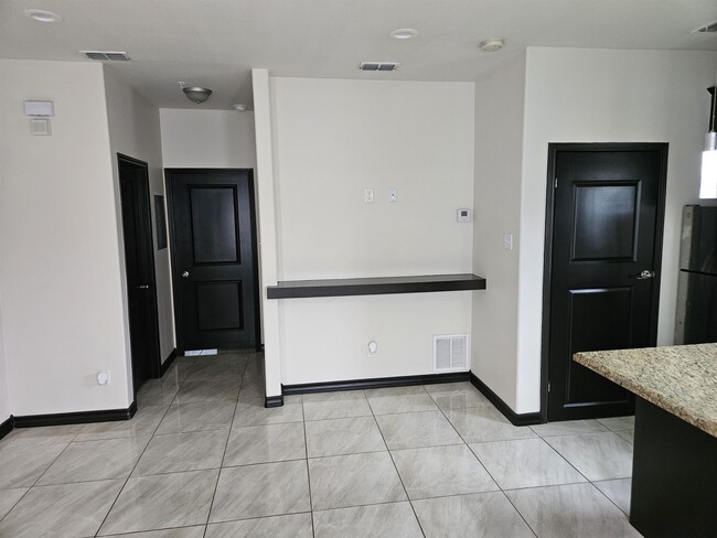 Photo - 2907 Clark Blvd Unidad 2