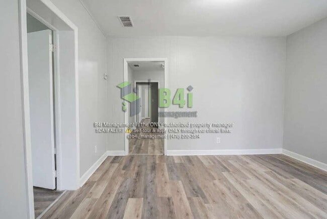 Photo - 909 E 8th St