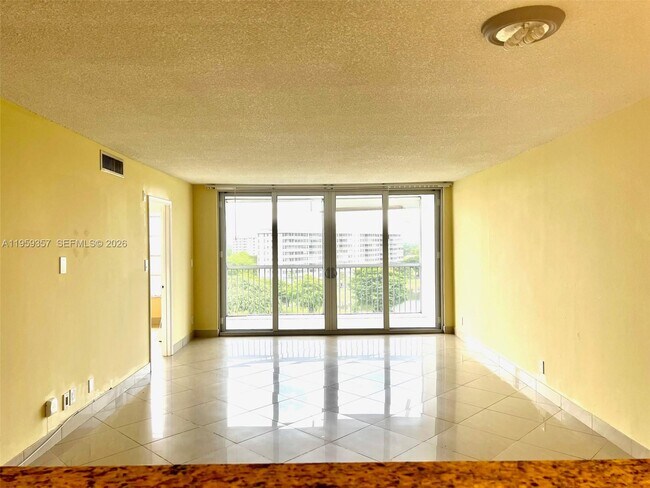 Photo - 2940 N Course Dr Unidad 910