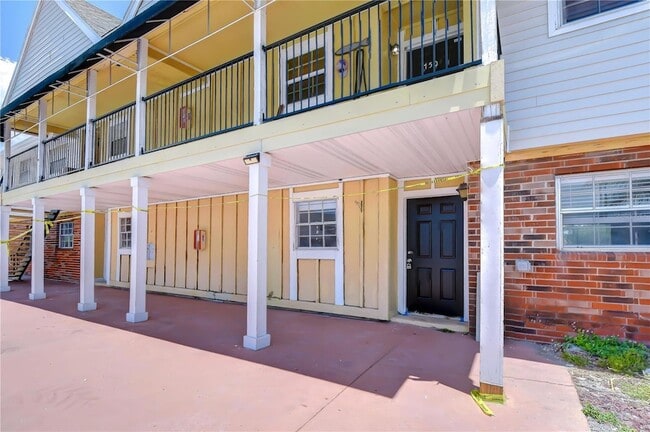 Building Photo - 200 Country Club Dr Unit 1505