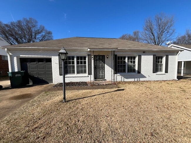 Building Photo - Renovated 3 Bedroom 1 Bath Home with 1 Car Garage for Rent!