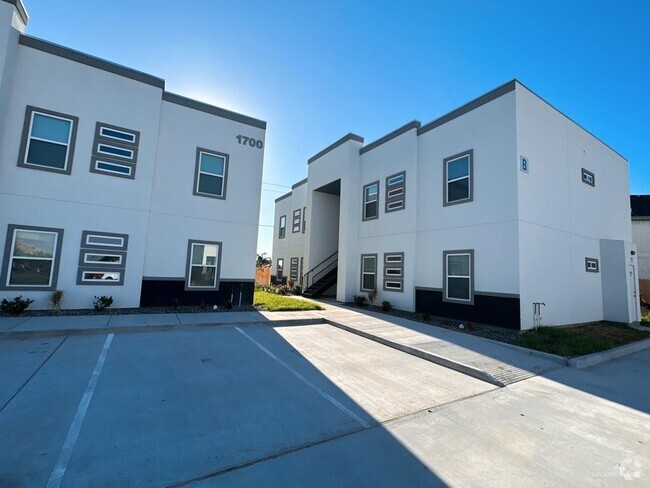 Building Photo - 1700 New Orleans Cir Unit J Rental