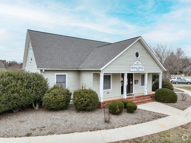 Leasing Office - Apartments on 20th