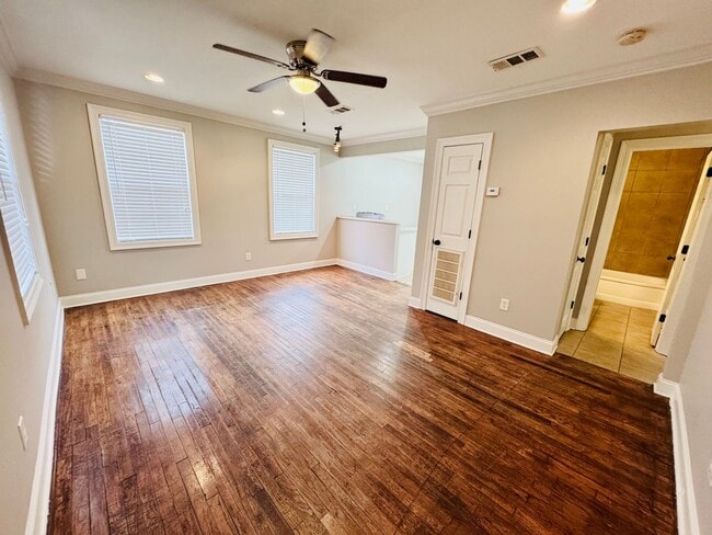 Photo - 3628 Chippewa St