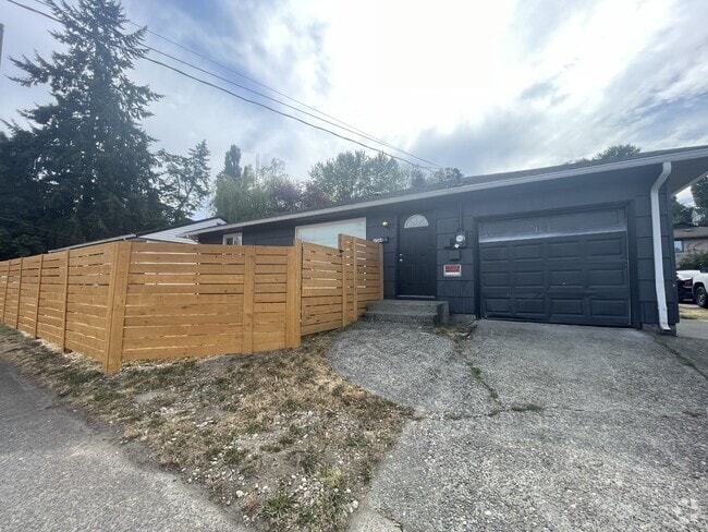 Building Photo - 3544 Portland Ave E Rental