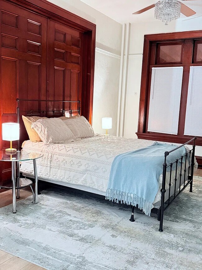 Photo - 2512 Sarah St