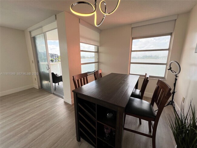 Photo - 1301 NE Miami Gardens Dr Unit 405W