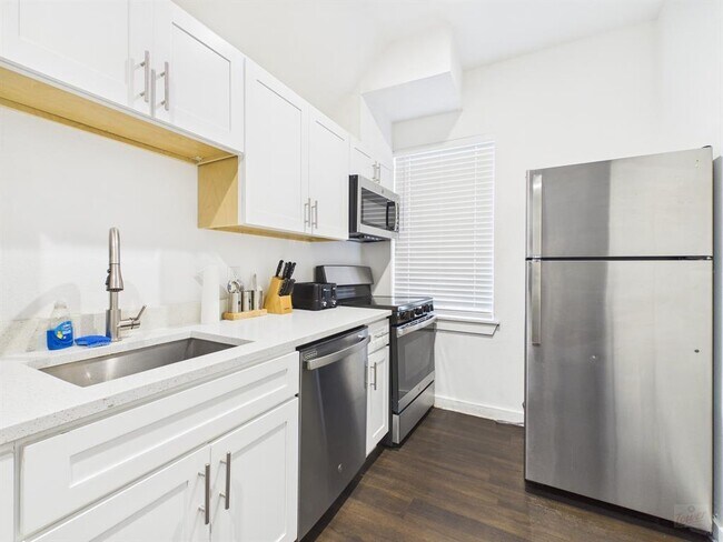 Photo - 1010 W 26th St Unidad 202