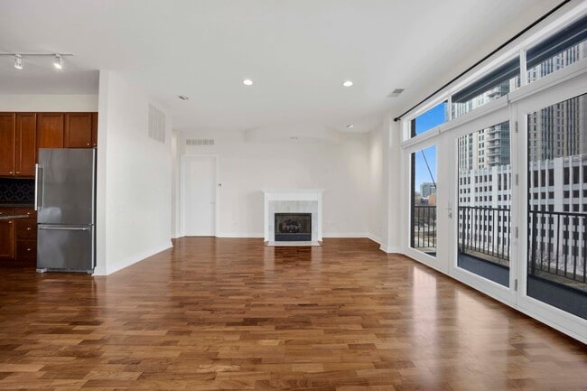 Photo - 330 N Clinton St Unidad 504