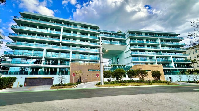 Building Photo - 9201 E Bay Harbor Dr Unit 504