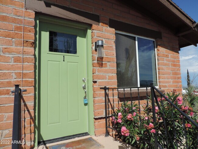 Photo - 401 S Skyline Cir Unidad 1