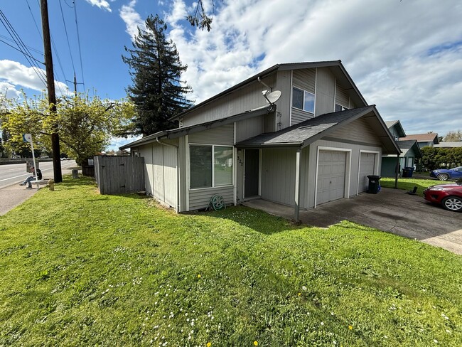 Photo - Updated 2 bedroom 1.5 bathroom duplex!