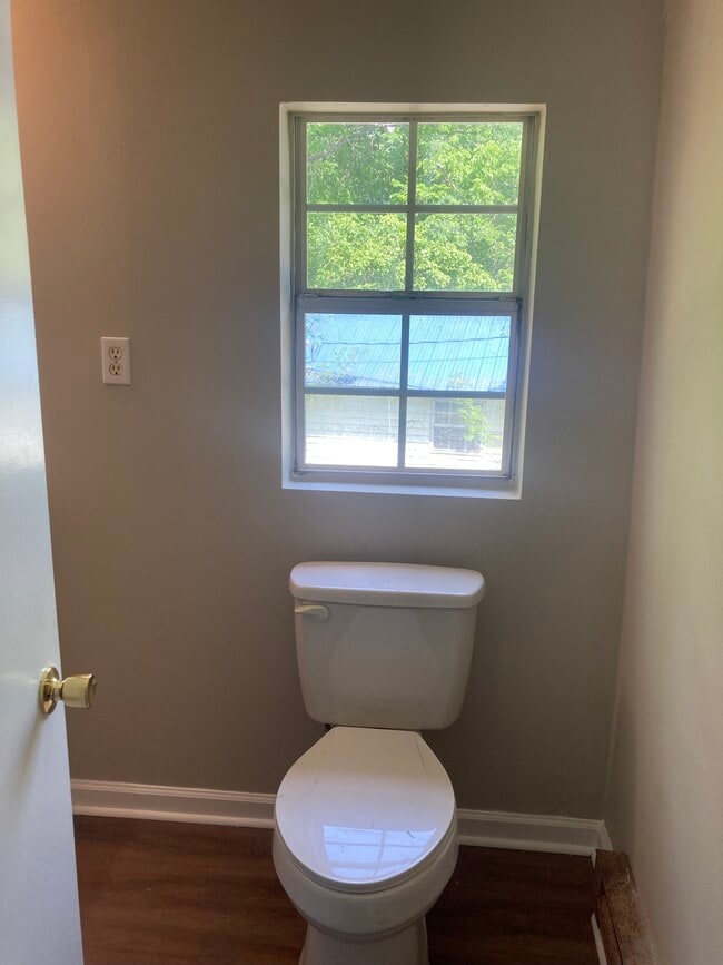 Photo - 1122 Bucksnort Rd