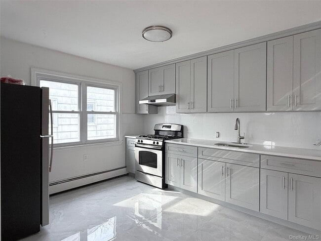 Building Photo - 14-38 144th Pl Unit 2nd Floor