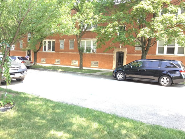 lovely tree lined street - 5207 N Latrobe Ave Apartments Unit 1