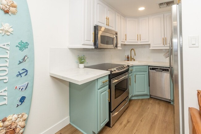 939 Coast S Blvd Unit 3D