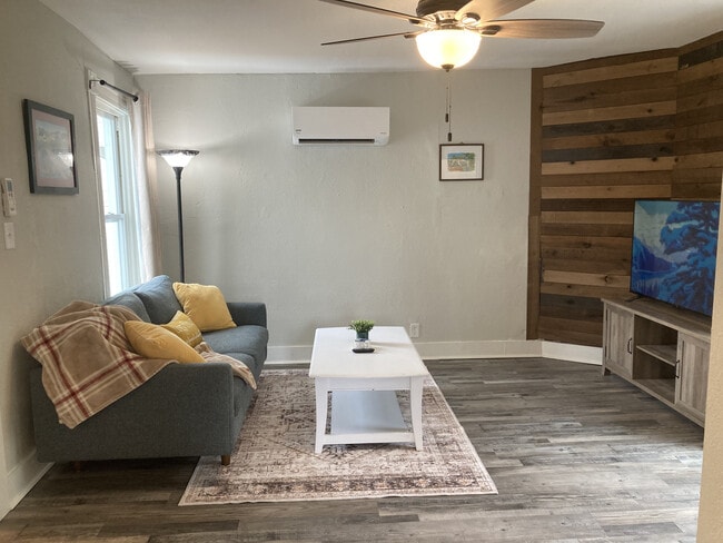 Sala de estar - 1504 Pierce St Unidad B