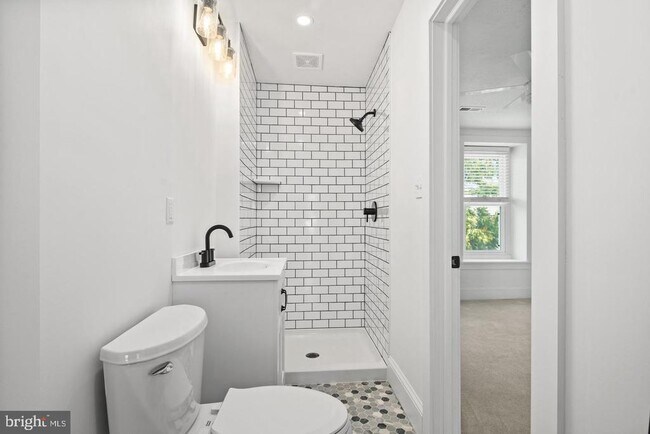 Photo - 3455 Bowman St