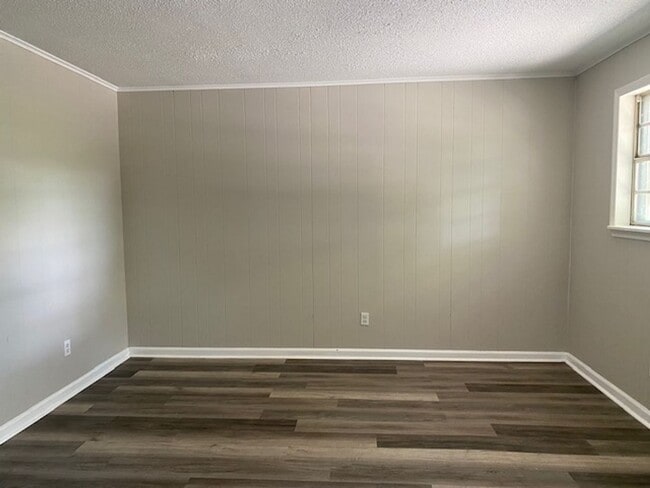 Photo - 1 Bed 1 Bath Apartment with Water and Tras...