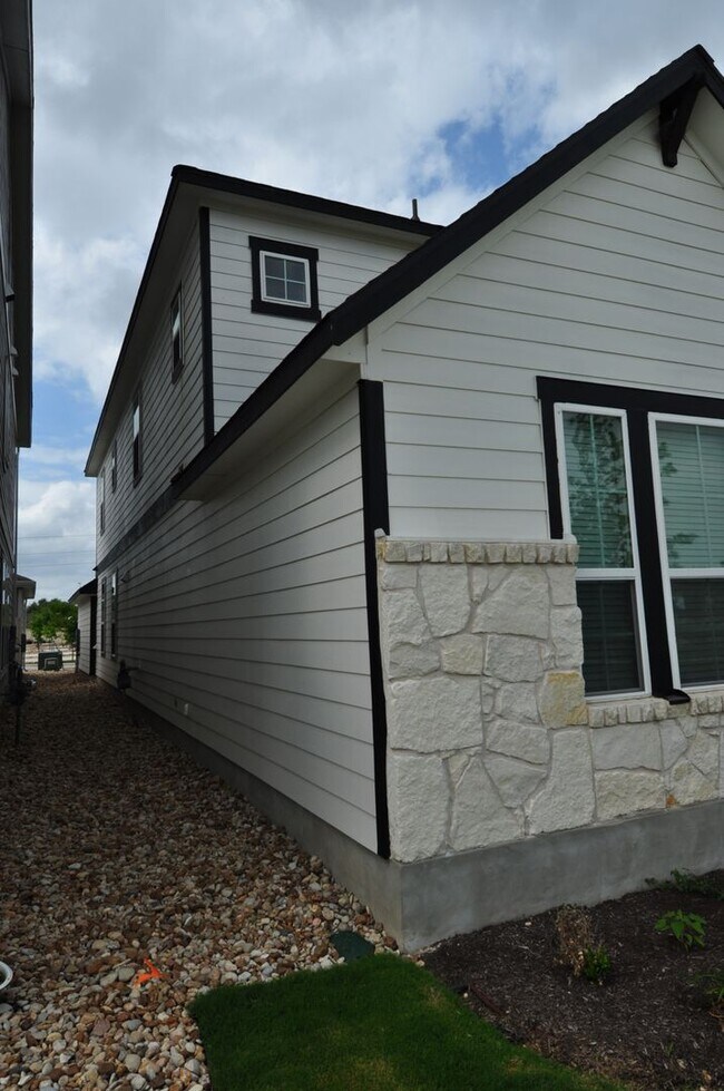 1621 Bella Dr