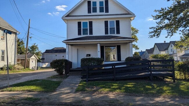 Photo - 305 Plummer St