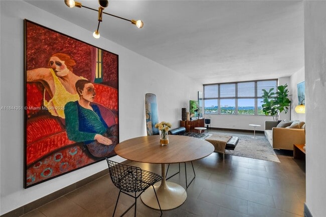 Building Photo - 7441 Wayne Ave Unit 9B