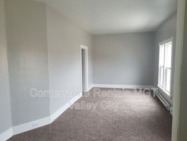 Photo - 205 3rd Ave SE