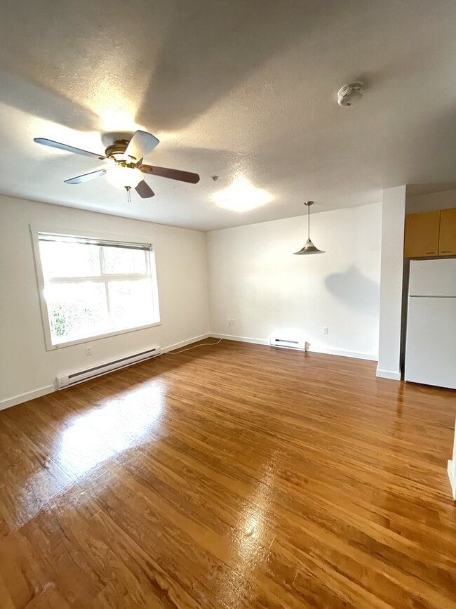 Photo - 238-238 Selby St