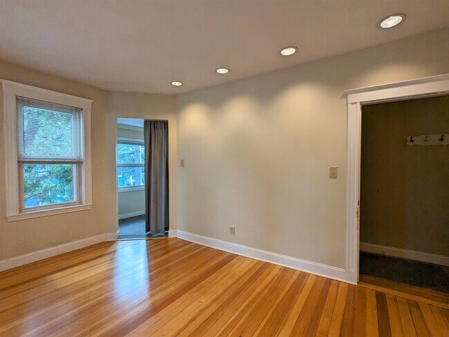 Photo - 79 Conwell Ave Unit 2