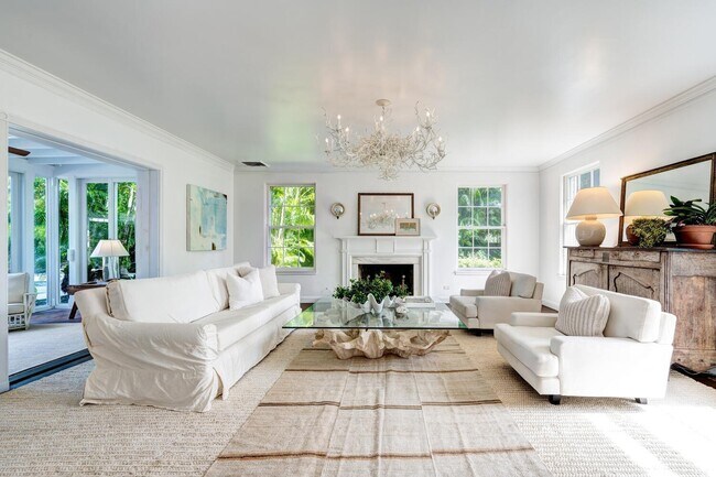 Photo - 259 Queens Ln