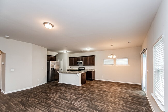 Photo - 428 Hawkeye Ct