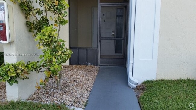 Building Photo - 1061 Jefferson Dr Unit 1061C Rental