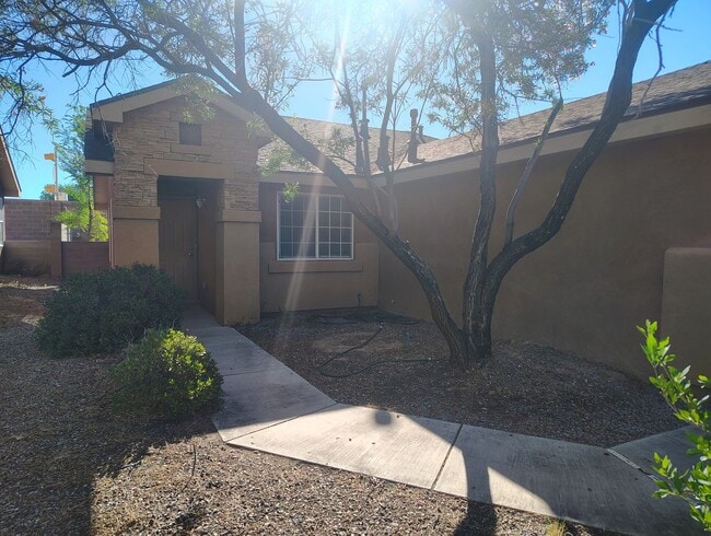 Building Photo - COMING SOON- 3 Bed 2 Bath aprox 1183 Sq Ft Unser and Northern OPEN HOUSE 07.08.26 6:15-7:00