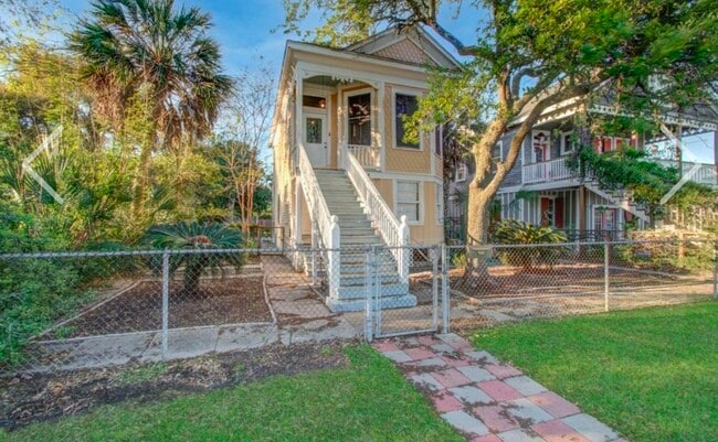 Building Photo - 2814 Avenue O 1/2 Unit 2