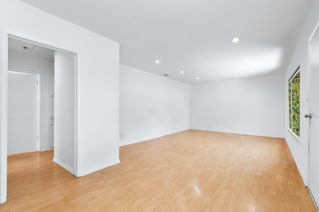 Área de comedor - 836 N Fuller Ave Unidad 1