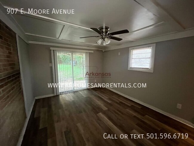 Photo - 907 E Moore Ave